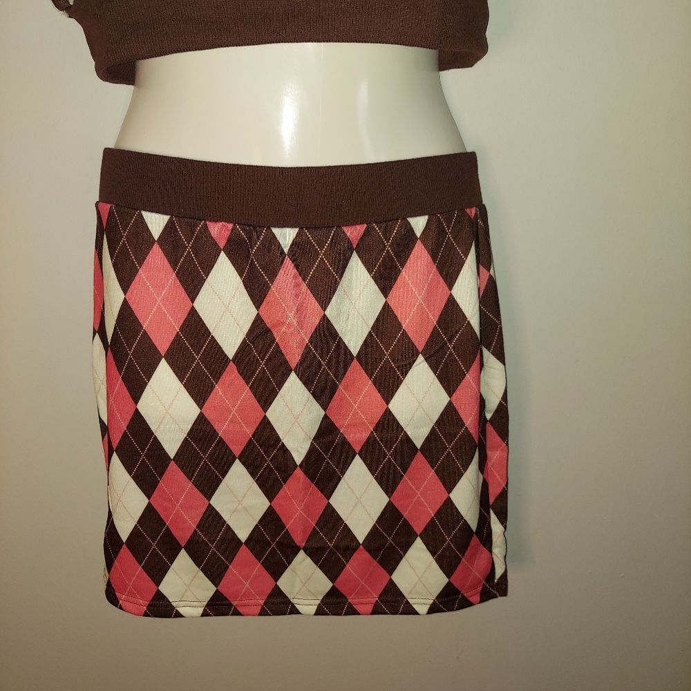 V Neck Argyle Pattern Tee & Skirt - Picture 6 of 10